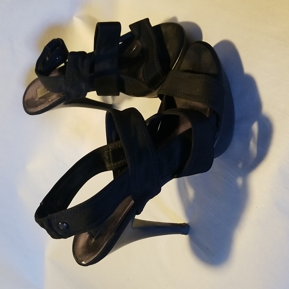 Shoes - Picture 2 of 4